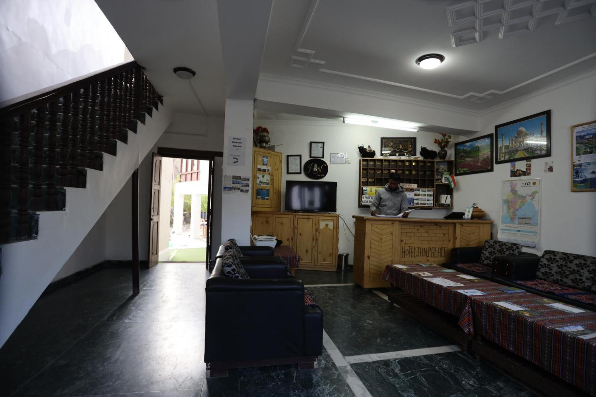 Hotel Jan Palace Leh Esterno foto