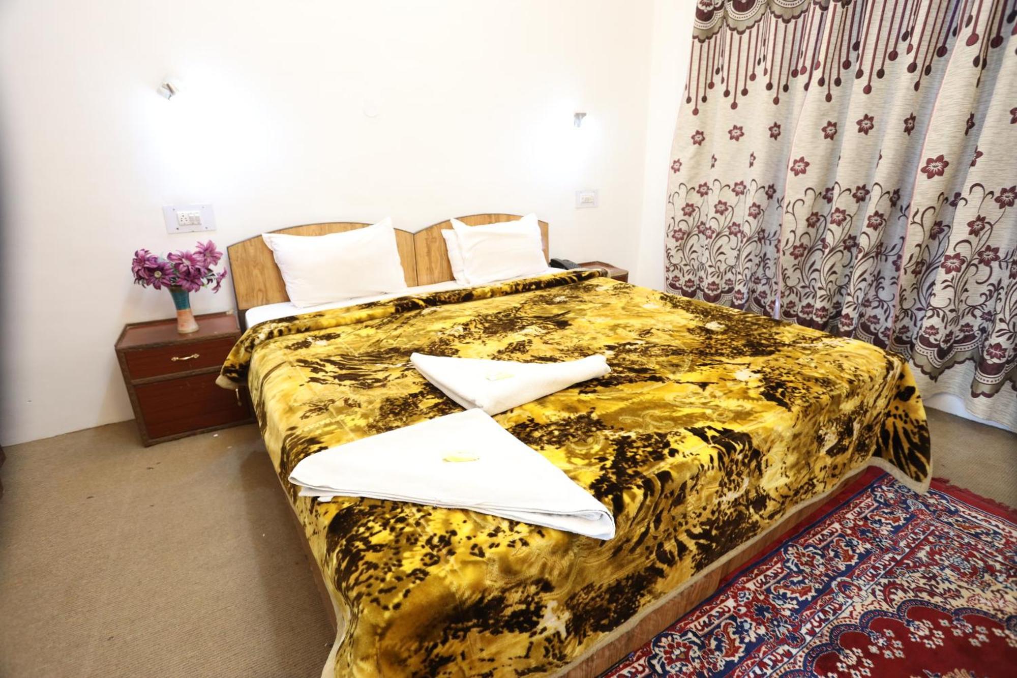 Hotel Jan Palace Leh Esterno foto