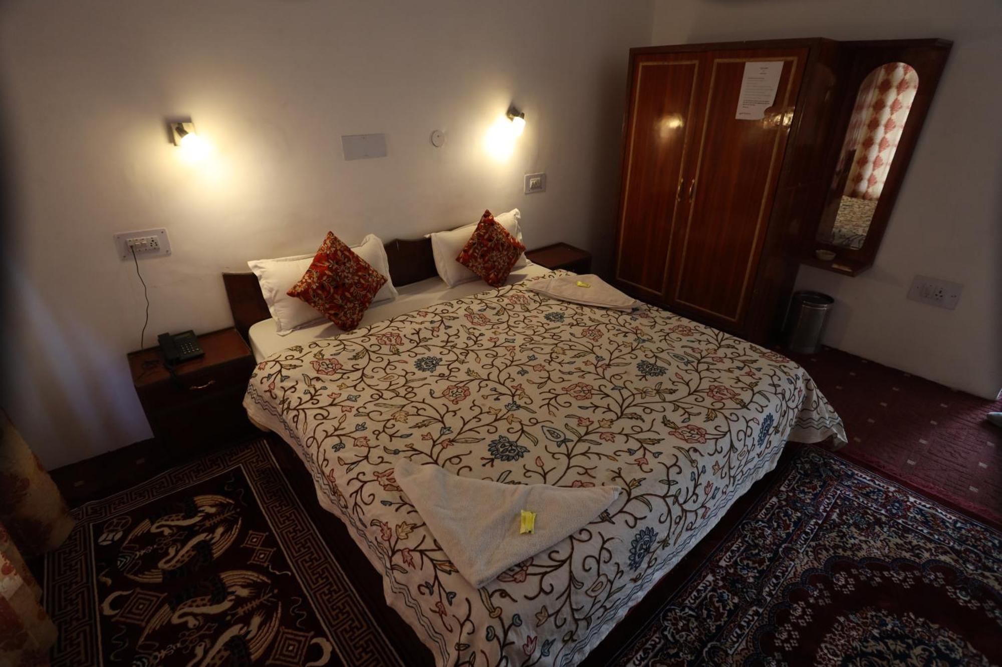 Hotel Jan Palace Leh Esterno foto