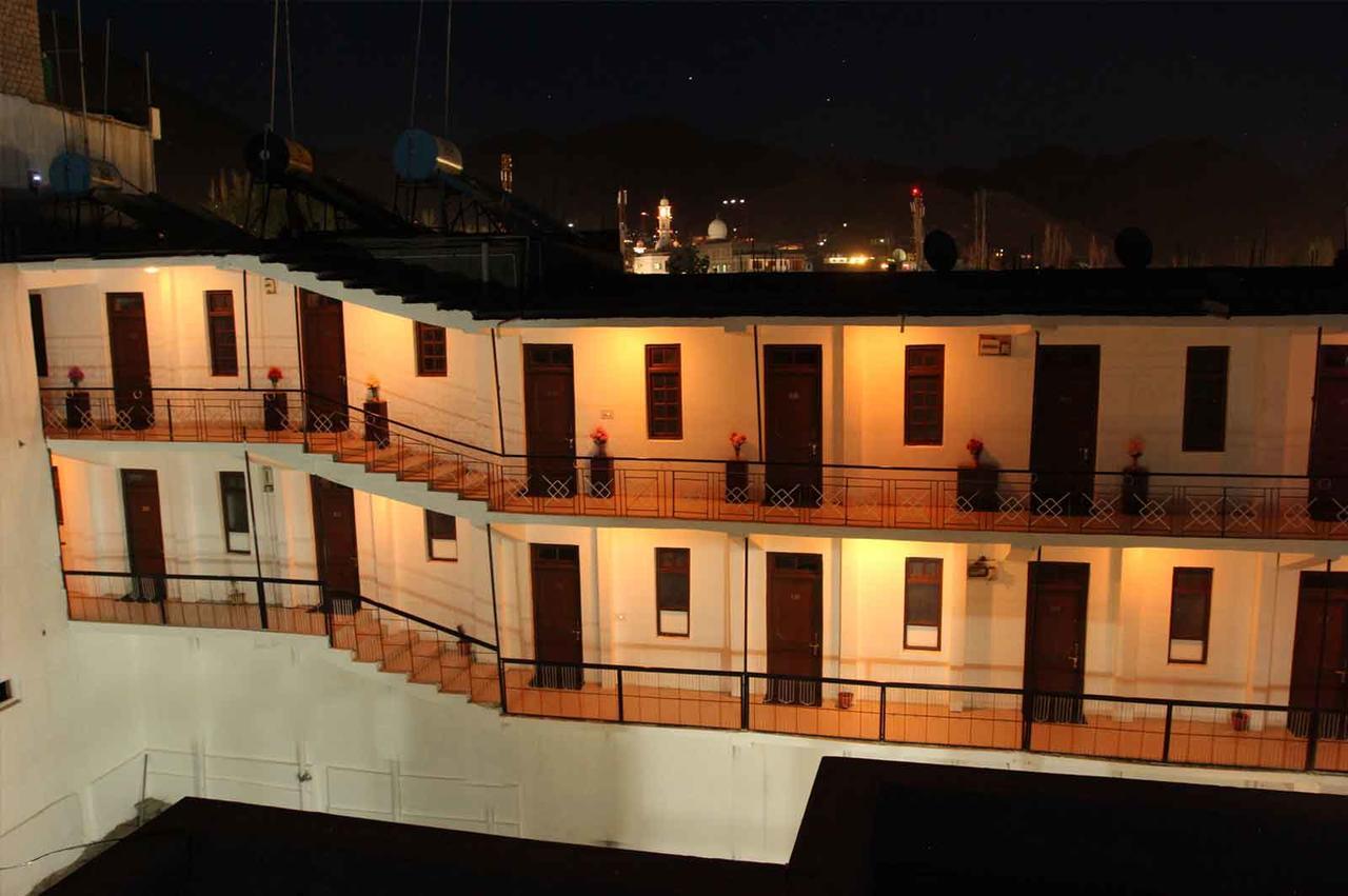 Hotel Jan Palace Leh Esterno foto