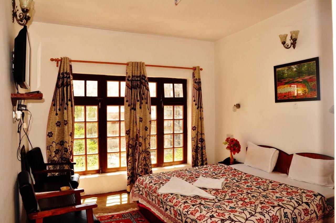 Hotel Jan Palace Leh Esterno foto