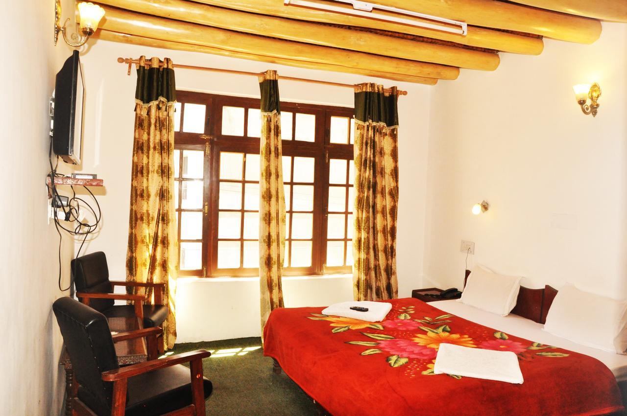 Hotel Jan Palace Leh Esterno foto